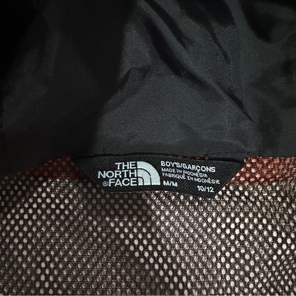 {preloved} Boy’s The North Face Red and Black Hooded Raincoat - Picture 9 of 11